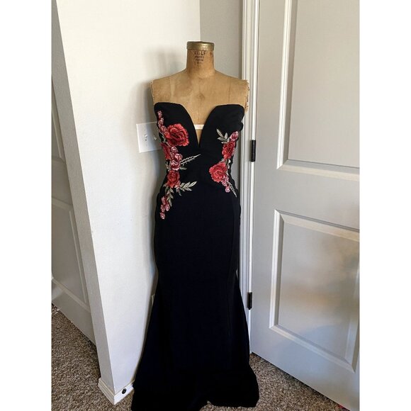 Windsor Dresses & Skirts - NWT Beautiful Windsor Whimsy Goth Roses Grunge Long Strapless Gown 14